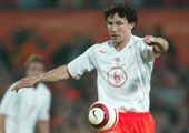Nationalité : néerlandaiseAge :35 ansDate de naissance :29 Octobre 1970Lieu de naissance :EindhovenTaille :1m81Poids :74 kgPied :GaucherPoste :Milieu offensifClub actuel :PSV Eindhoven