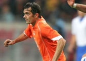 Nationalité : néerlandaiseAge :35 ansDate de naissance :29 Octobre 1970Lieu de naissance :EindhovenTaille :1m81Poids :74 kgPied :GaucherPoste :Milieu offensifClub actuel :PSV Eindhoven